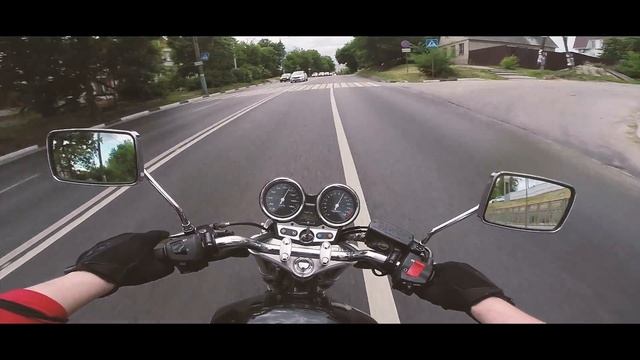 Без глушителя очень громко... Звук Honda CB400 смотреть онлайн