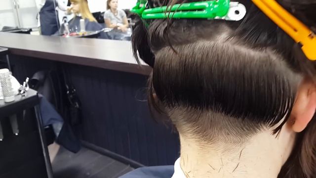 Отработка перехода в стрижке Каре на ножке или стрижке Шапочка