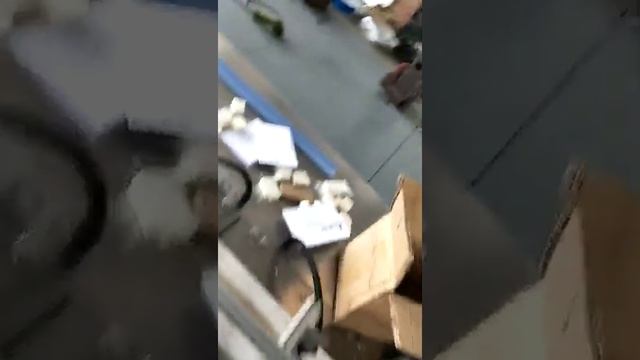 Automatic feeding material packaging machine