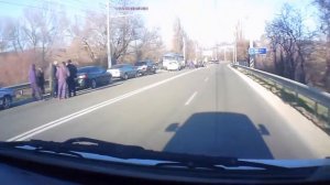 Под Симферополем в троллейбус врезался российский «Тигр» 03 04 2014 hd720