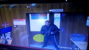 Мужик снял штаны в магазине