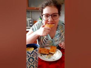 Пьём чай с мужем, он ржет с меня за кадром?/Мукбанг блинчики со с мясом и с творогом