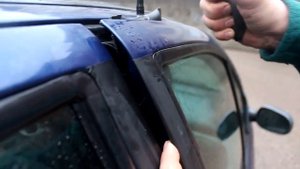 Как открыть авто без ключа / Отвертка + проволока