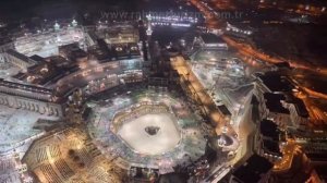 Имам не мог прочитать суру!  В Мекке практически никого нету во время намаза:(