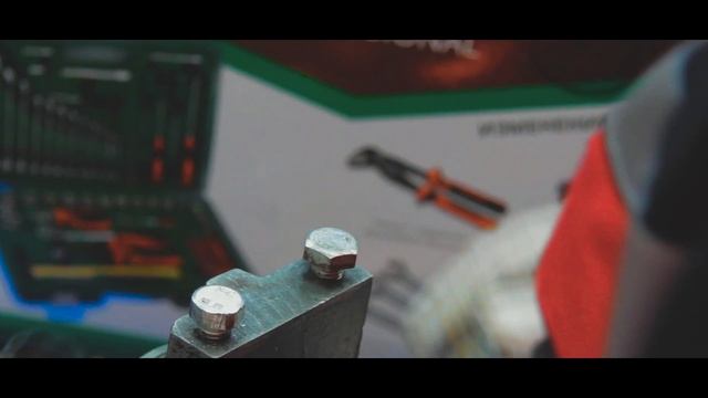 ? Как открутить БОЛТ СО СЛИЗАННЫМИ ГРАНЯМИ за 1 минуту с помощью торцевой головки ? смотреть онлайн