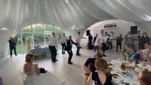 Девчонки визжат от восторга! Танцы мужчин на свадьбе