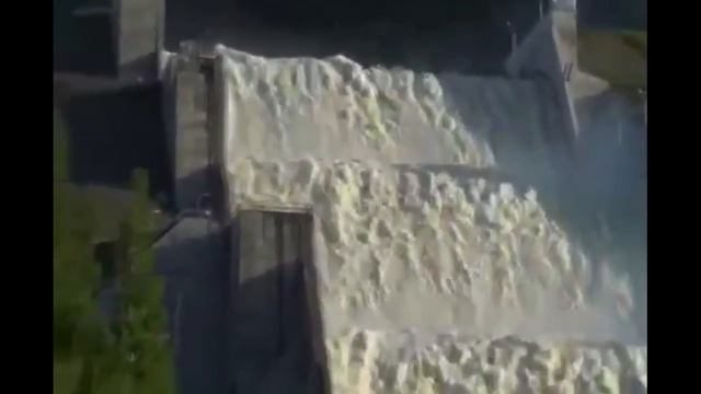 Береговой водосброс на Саяно-Шушенской ГЭС смотреть онлайн