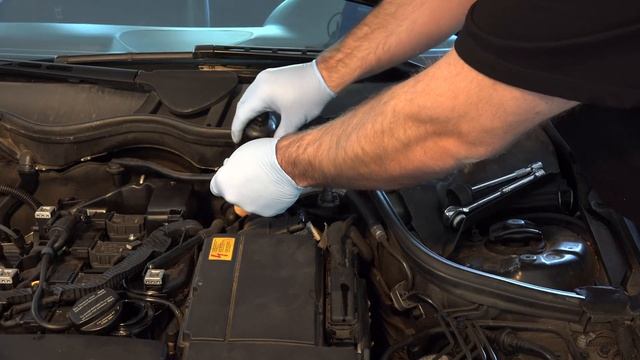 How to change oil in a Mercedes C230K W203 M271 смотреть онлайн