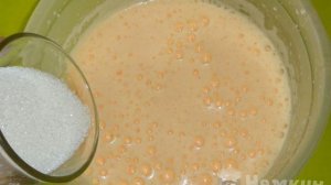 Бисквит в мультиварке на горячем молоке