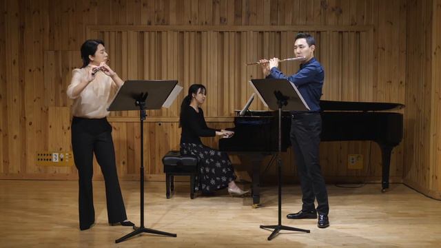 Francois Poulenc Trio for Oboe,Bassoon, and Piano FP43 (arranged by IIIROOM trio) 1st and 2nd mvt. смотреть онлайн