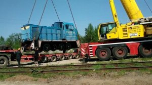 Погрузка тепловоза ТГМ 23 немецким автокраном на трал! 45 тонн против 130 тонн!
