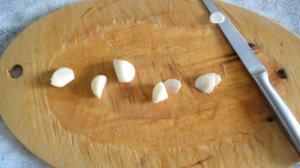 Жареная печень с чесноком