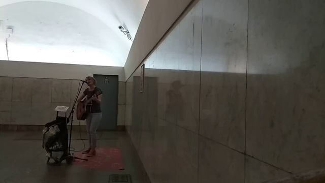 Москва 171 станция метро Кропоткинская в Москве летом днем