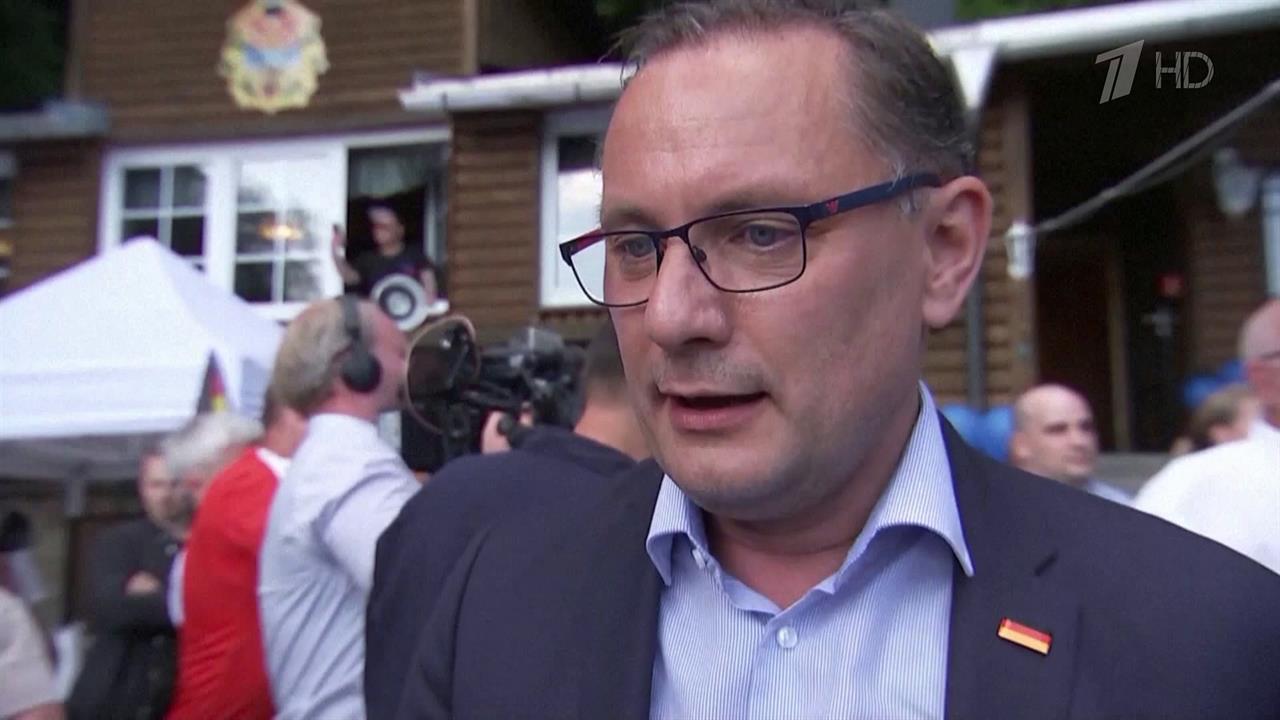 На сопредседателя партии "Альтернатива для Германии" Тино Хрупаллу напали на встрече с избирателями