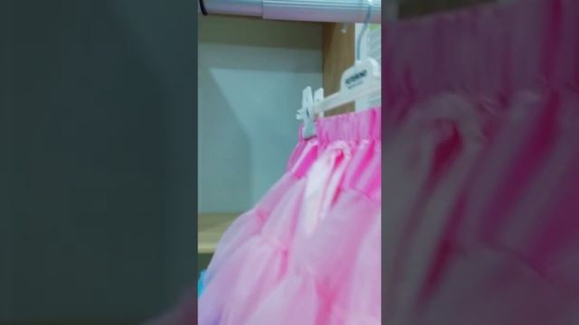 Шкаф с пантографом (мебельный лифт) и жалюзийными дверцами