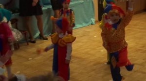 Танец Петрушки в детском саду