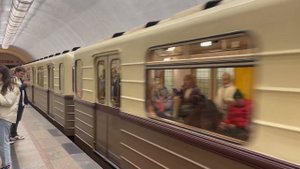 РетроПоезд отправляется на станцию «Воробьевы Горы» #метро #поезд #Москва