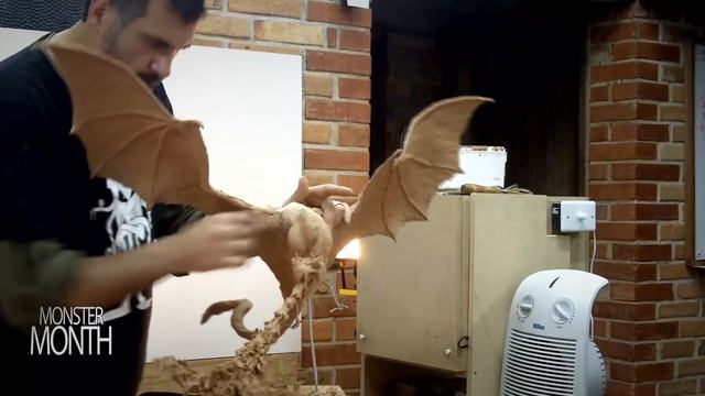 HOW TO SCULPT A DRAGON ATTACKING IN MID FLIGHT - MONSTER MONTH - DAY 17 смотреть онлайн