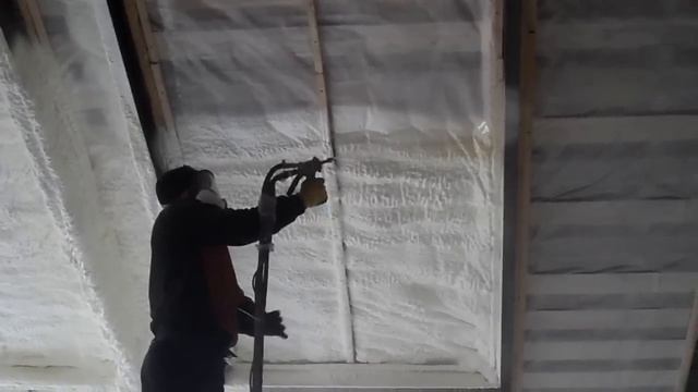 Утепление мансарды методом напыления Пенополиуретана смотреть онлайн