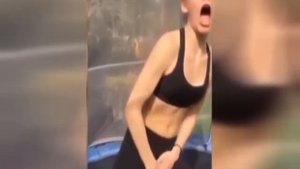 Мега ржака. Обоссалась на батуте.