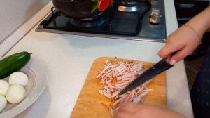РЕЦЕПТ:САЛАТ С КОПЧЕНОЙ КУРИЦЕЙ!КАК ПРИГОТОВИТЬ САЛАТ С КОПЧЕНОЙ КУРИЦЕЙ ГРУДКОЙ