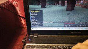 Как поставит сохранения инвентаря в МАИНКРАВТЕ на компьютере.