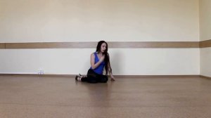 Стрип-пластика|партерная акробатика: выпрыгивание на колени из положения лежа.