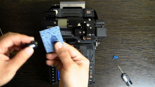 Монтаж LC Splice-On коннектора на волокно 900мкм с помощью Ilsintech SWIFT КF4A с HS-900 и HF4-LC