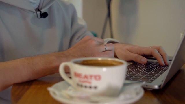 Фрилансер заработал 400 000 руб. в месяц без офиса при помощи бесплатного наставника из Терра. Terr смотреть онлайн