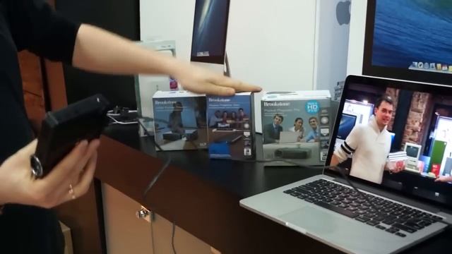 Обзор пико-проекторов Brookstone - очень интересные аксессуары! смотреть онлайн