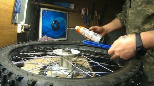 Накладки на спицы и заклеивание прокола камеры Motoland XR 250 Enduro