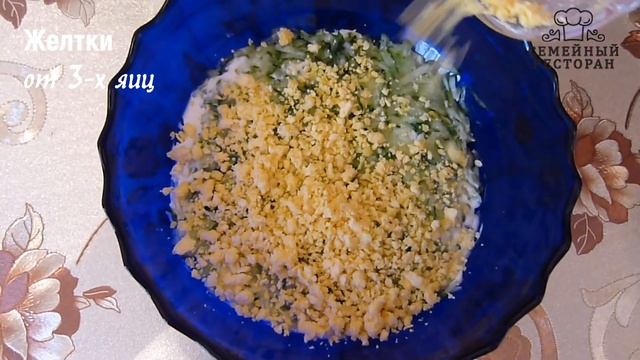 Слоеный салат со шпротами "Рыбки в пруду"/вкусный праздничный салат на Новый Год украшенный шпротам
