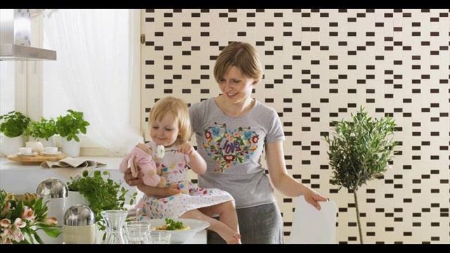 Глянцевая плитка на кухне