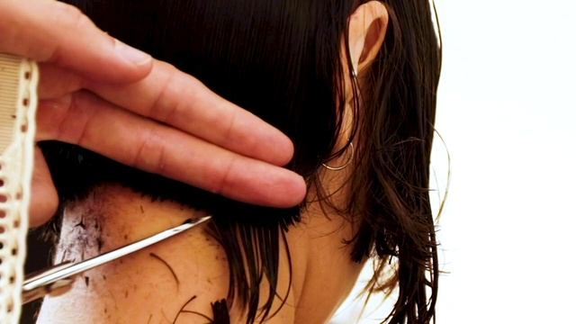 HOW TO CUT SHORT FRENCH BOB WITH UNDER CUT смотреть онлайн