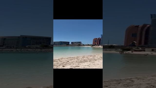 На море возле отеля в Абу-Даби (ОАЭ) // InterContinental Abu Dhabi, апрель 2023