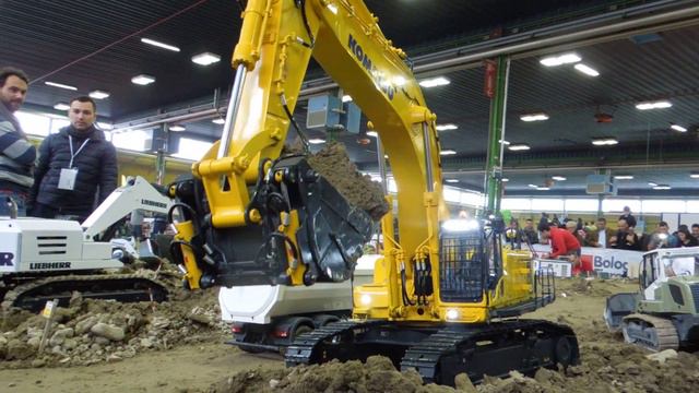 Model Game 2014 Bologna Komatsu PC800 1:14 di Luca Bordin смотреть онлайн