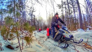 Поездка на снегоходах в тайгу| Брошенные зимовья| Стелс Stels капитан 150 long