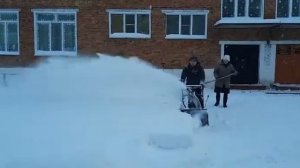 Снегоуборщик Patriot 750 pro после обкатки. Дальность выброса снега.