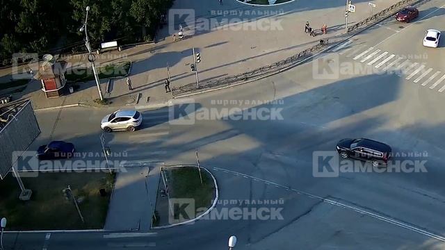 Мужчина упал у остановки смотреть онлайн