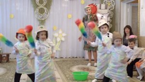 Танец Банька в средней группе на утреннике 8 Марта 2014.Муз. рук. Максюта Г. В.
