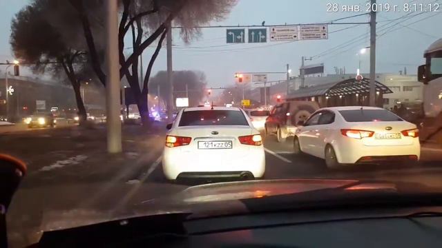 Эти фонари при нажатии педали тормоза сводят с ума.... ехать сзади практически невозможно. смотреть онлайн