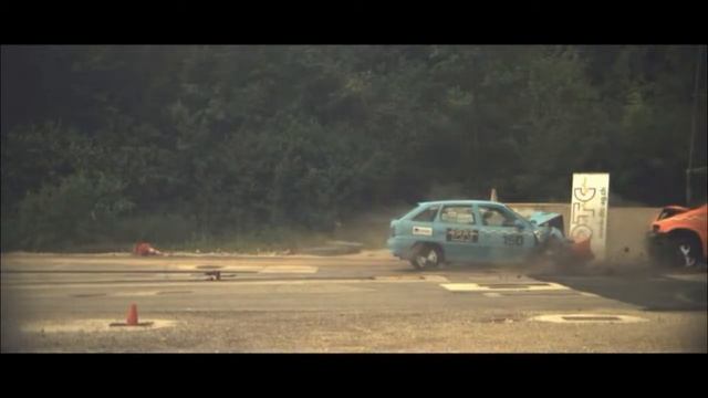 Краш-тест на скорости 100 км\ч. Opel Astra против Opel Sintra смотреть онлайн