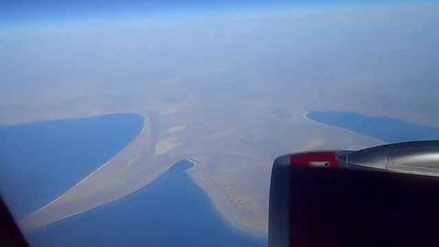 Самолёт летит над Аральским морем | Ұшақ Арал теңізінің үстінде ұшуда