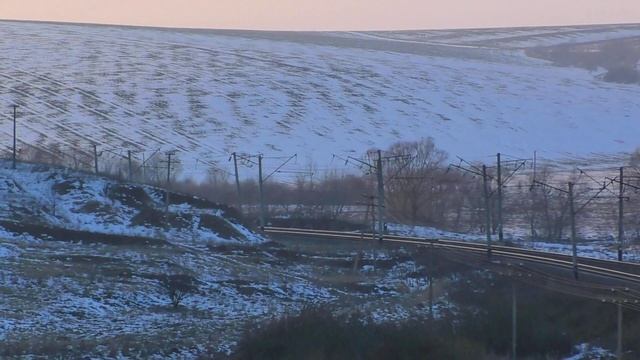 Зимний закат на Тернопольщине. Электровоз ВЛ40У-1395.2 с поездом Львов - Запорожье смотреть онлайн