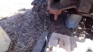 На тракторе ДТ-75Д провожу ТО: меняю масло в двигателе, фильтра...