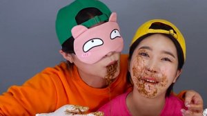 Черная лапша пороро Tteokbokki Mukbang ДОНА DONA
