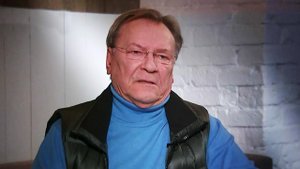 Поздравления и с Новым годом, и с юбилеем принимает Сергей Шакуров