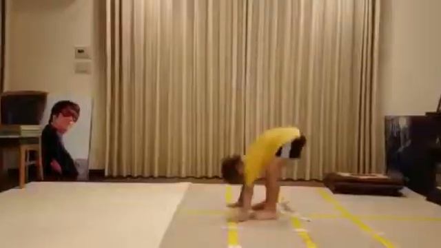 Мальчик любит Брюс Ли смотреть онлайн