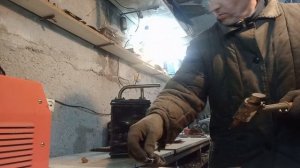 надо обратно запаять .радиатор печки жигули.