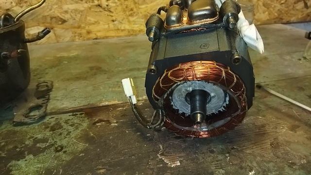 Компрессор из холодильника, что внутри. смотреть онлайн